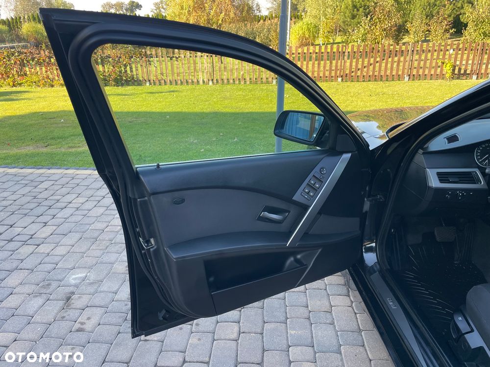 BMW Seria 5 525i Touring - 18