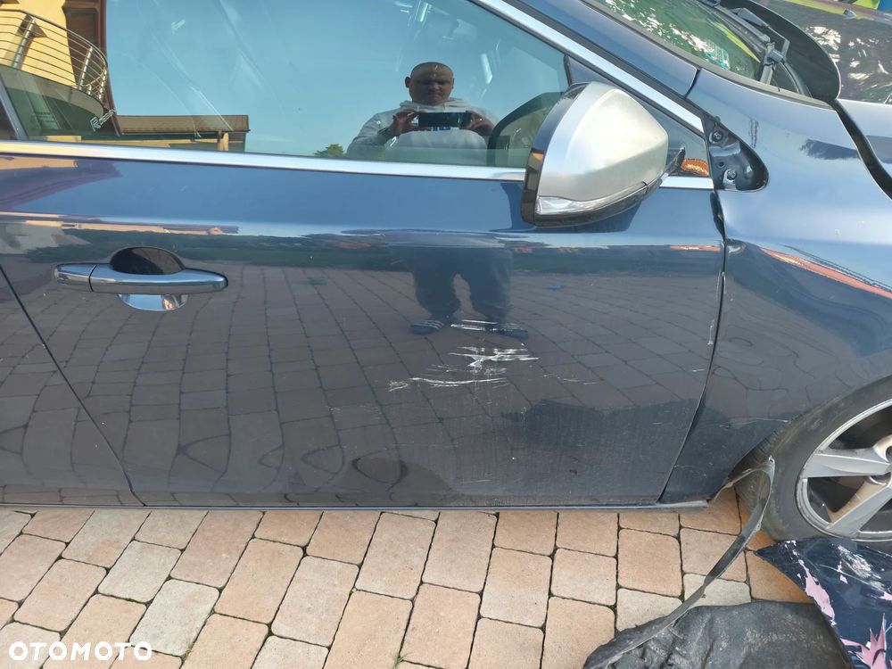 Volvo V40 D2 R-Design - 3