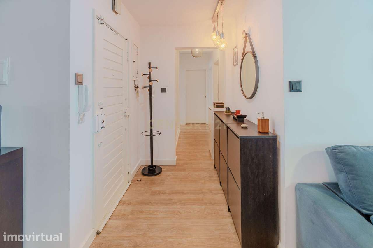 Apartamento T3 Totalmente Remodelado | 114 m² | Suite | Open Space | C - Grande imagem: 2/28