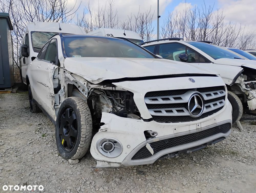 Mercedes-Benz GLA - 2