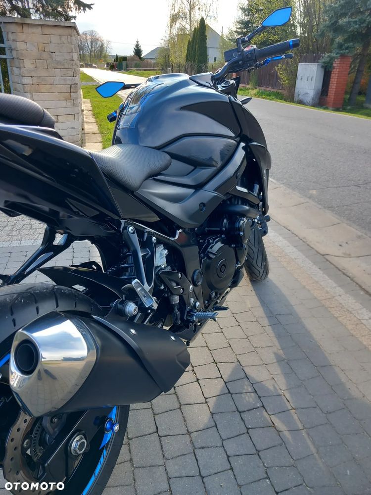 Suzuki GSX - 13