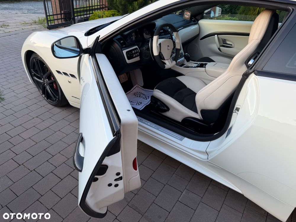 Maserati GranTurismo S Automat - 16