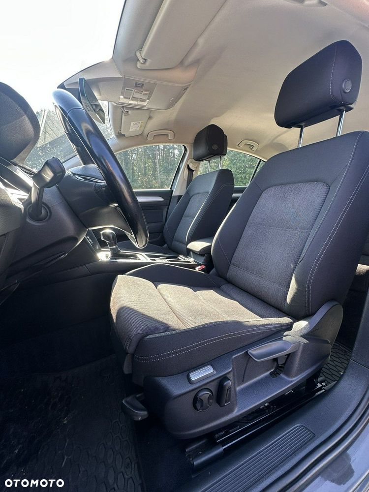 Volkswagen Passat - 31