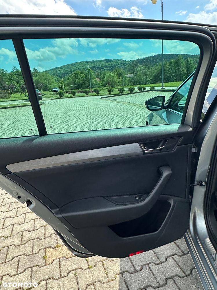Skoda Superb 2.0 TDI Active DSG - 17