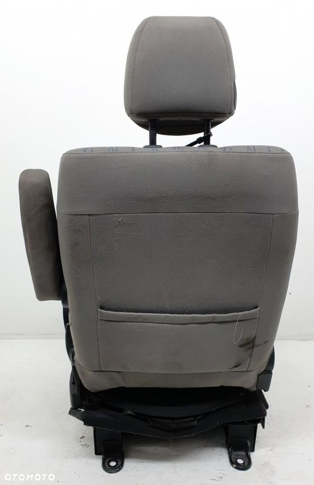 FOTEL OBROTOWY KAPITAŃSKI GRZANY PRAWY PRZÓD PASAŻERA RENAULT TRAFIC II EUR - 12