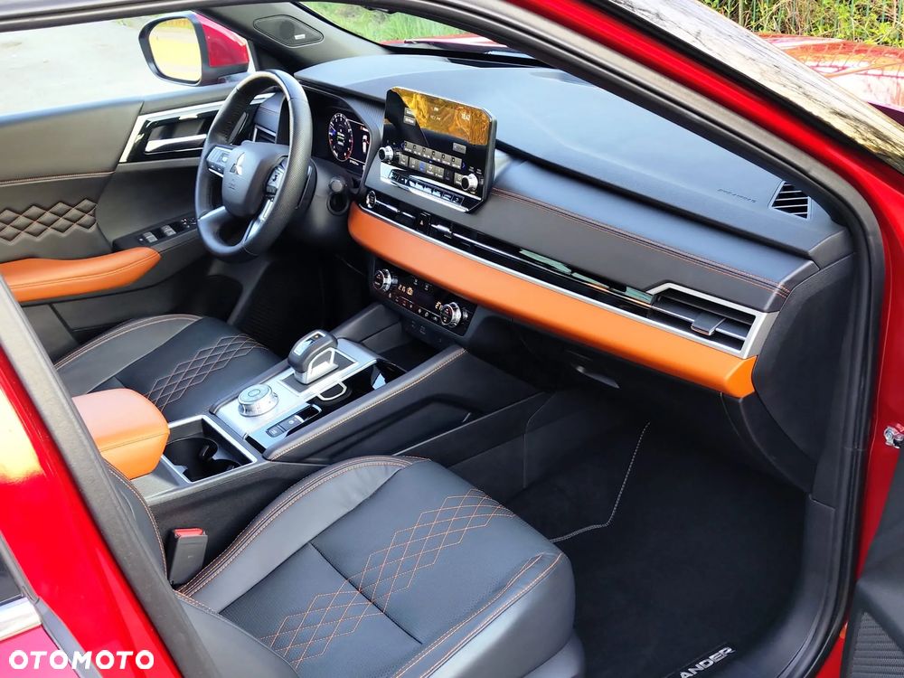 Mitsubishi Outlander - 12