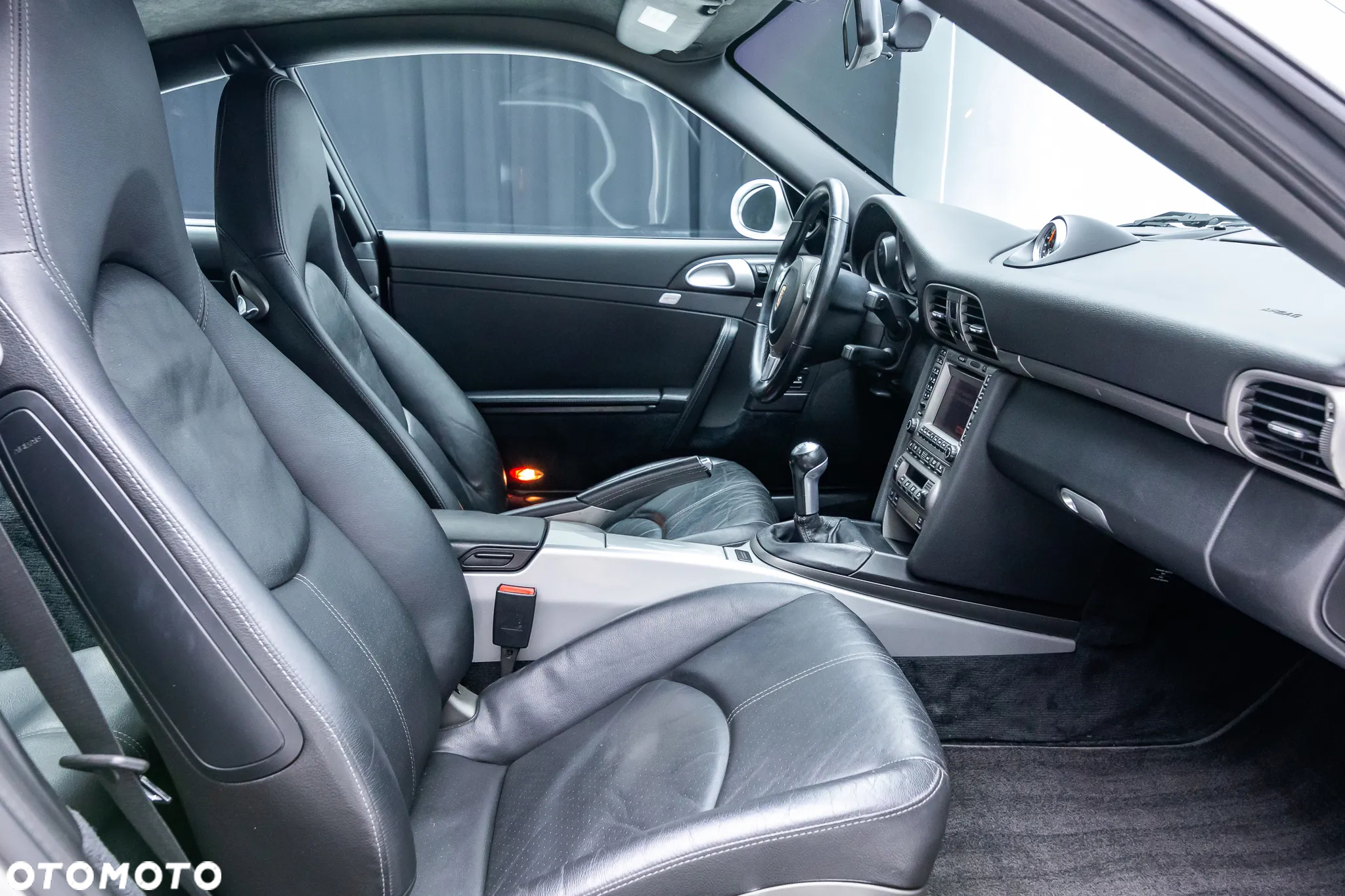 Porsche 911 Carrera 4 - 28