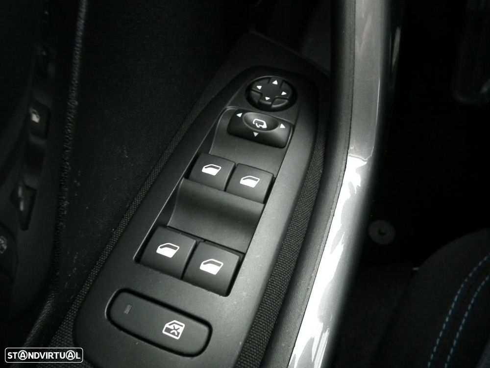 Peugeot 2008 1.6 BlueHDi Style - 29