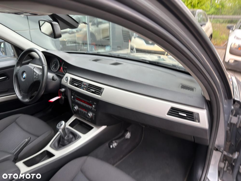 BMW Seria 3 318d - 27