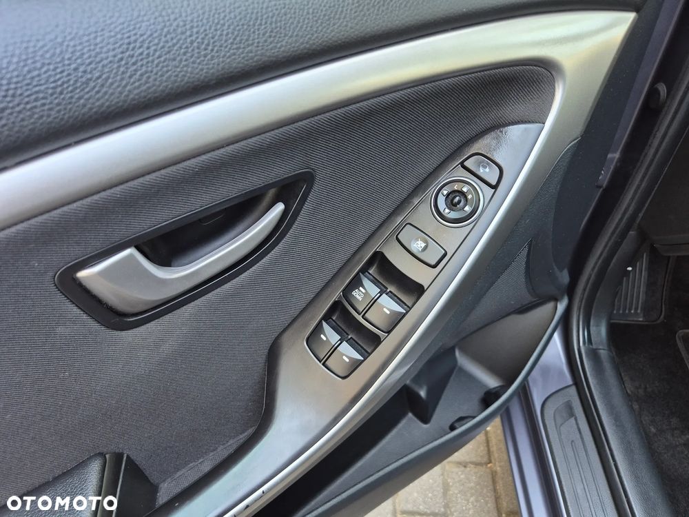 Hyundai i30 blue 1.4 Style - 24