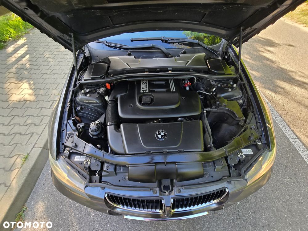 BMW Seria 3 318d - 25