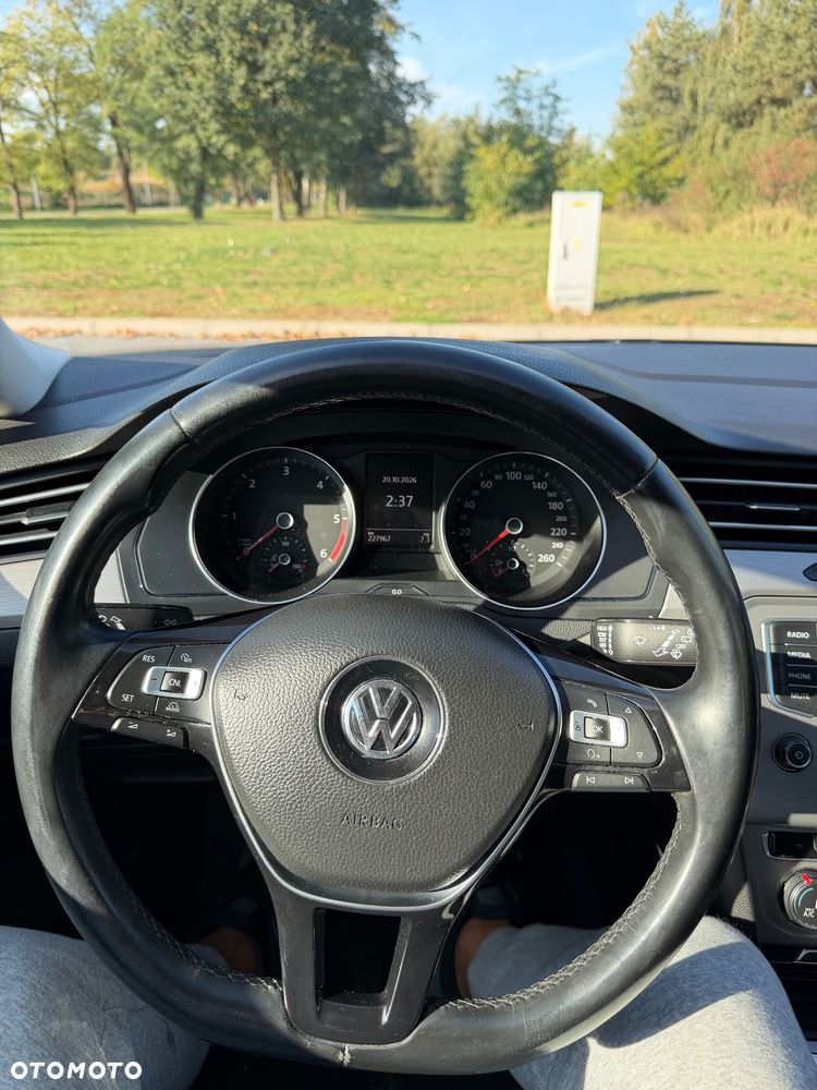 Volkswagen Passat - 16