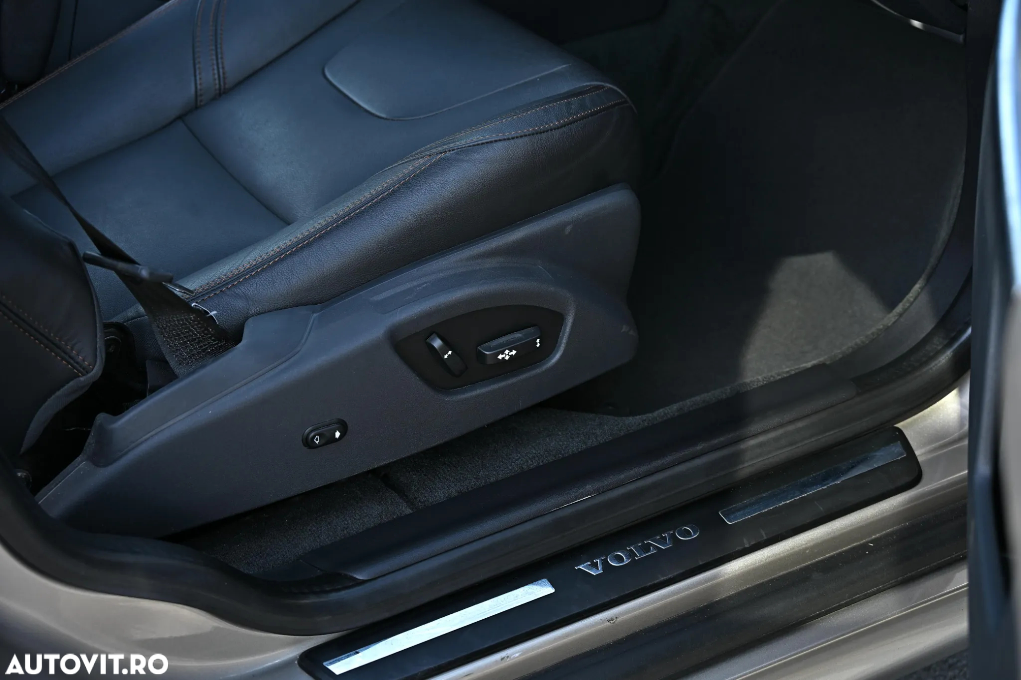 Volvo XC 60 D4 Geartronic Summum - 25