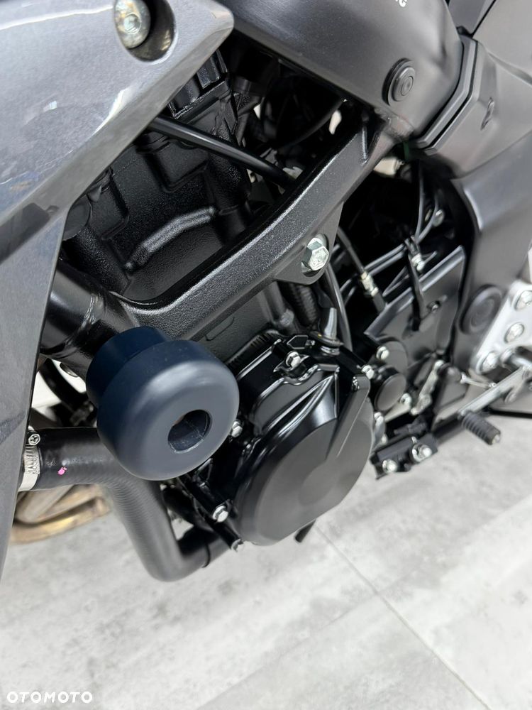 Suzuki GSR - 29