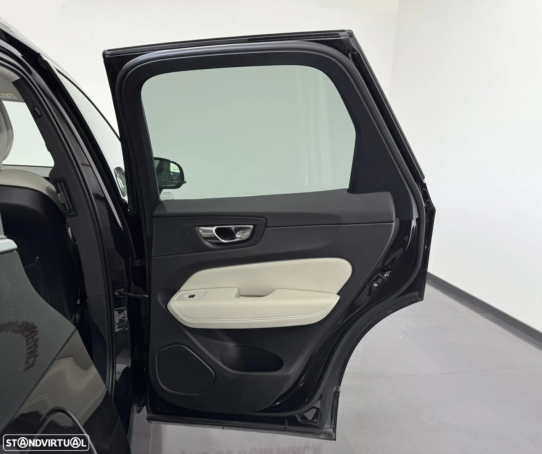 Volvo XC 60 2.0 D4 Momentum Plus - 46