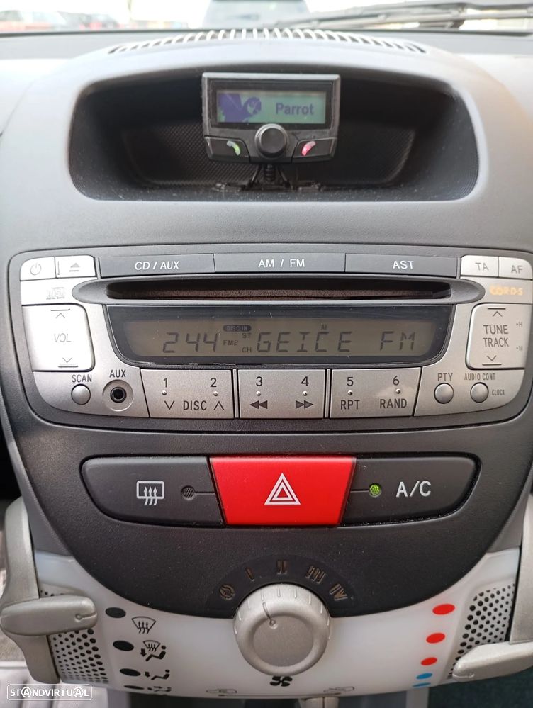 Peugeot 107 1.0 Urban Move - 17