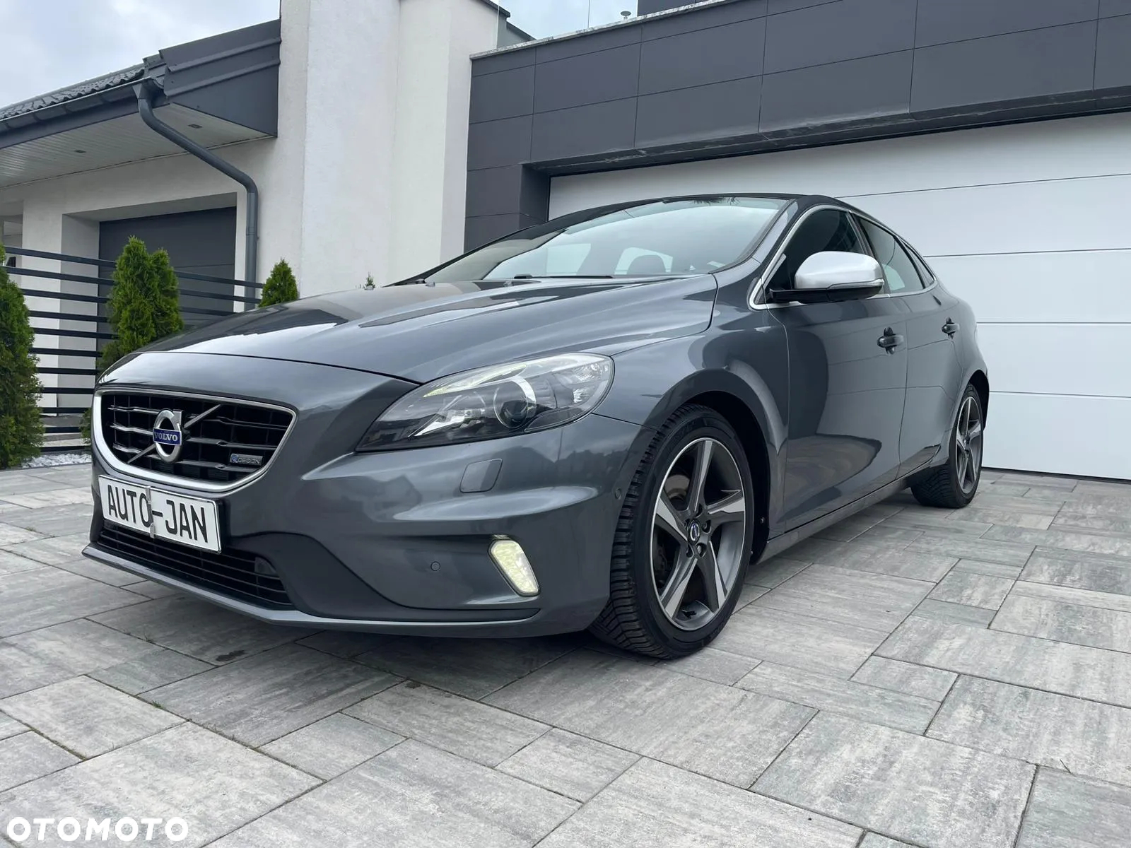 Volvo V40 D2 R-Design - 28