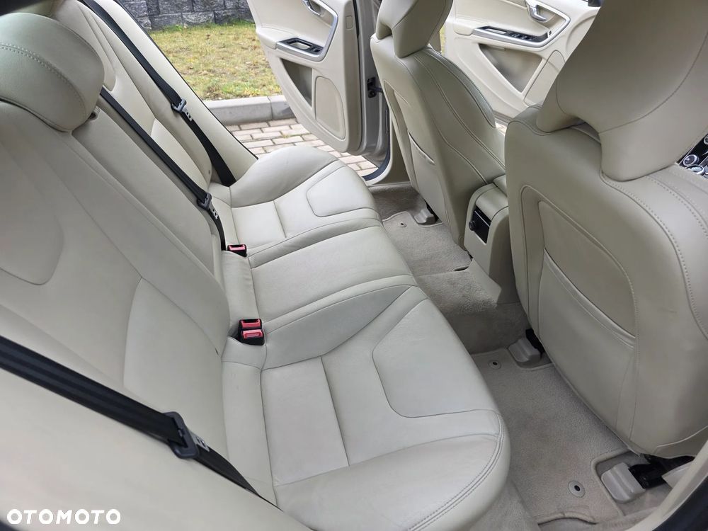 Volvo S60 D4 Geartronic Summum - 29