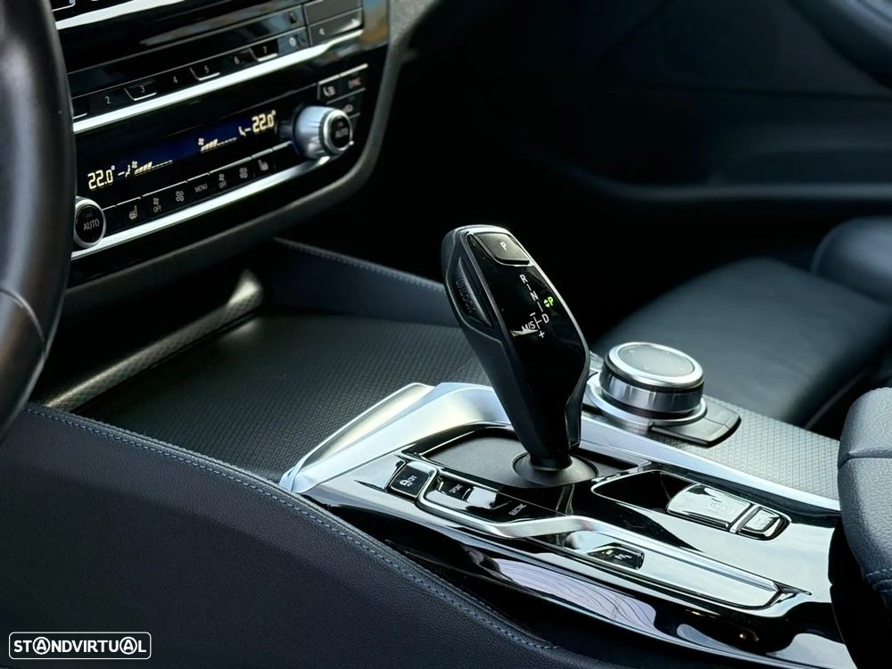 BMW 530 e Pack M - 12