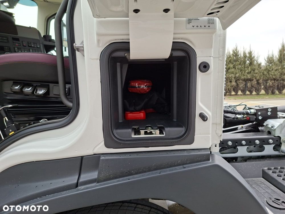 Volvo FM 430 6x2 (kabina dzienna) + HYVA 20 T - 14