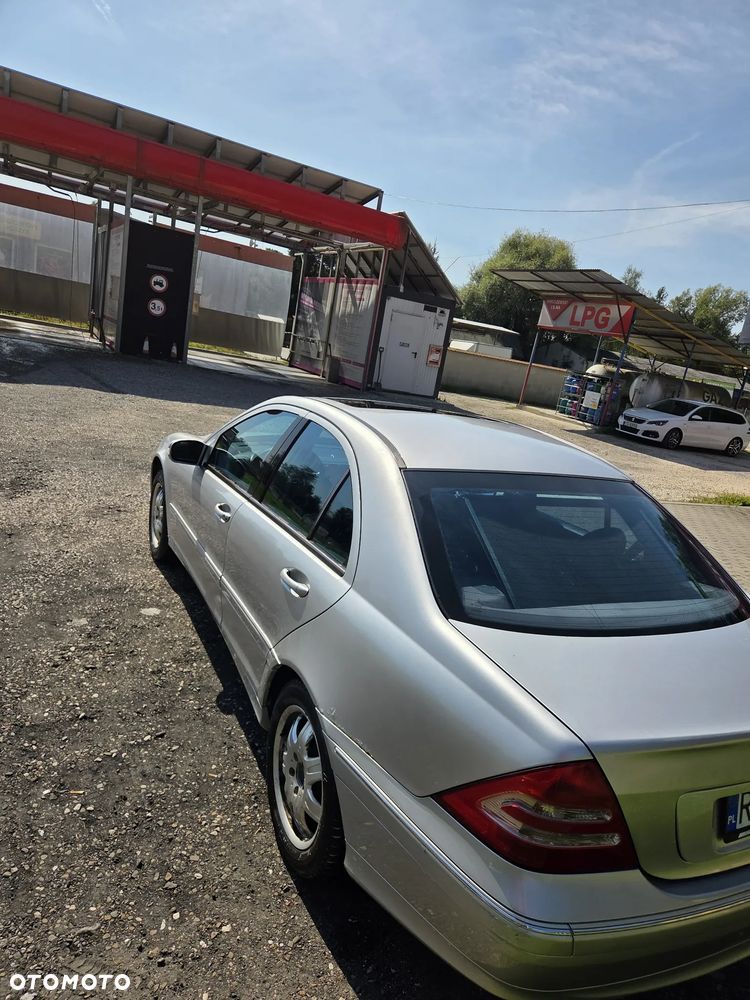 Mercedes-Benz Klasa C 320 4Matic Classic - 2