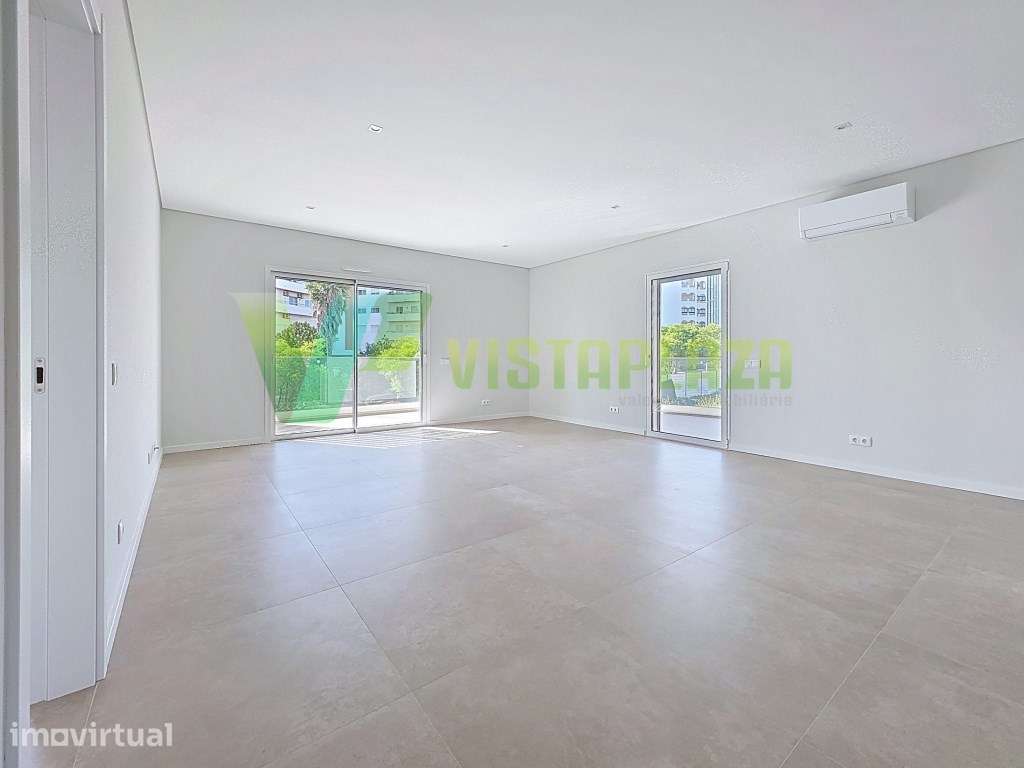 Apartamento T2 Novo em Condomínio Fechado com Piscina e Lugar de Ga... - Grande imagem: 3/36