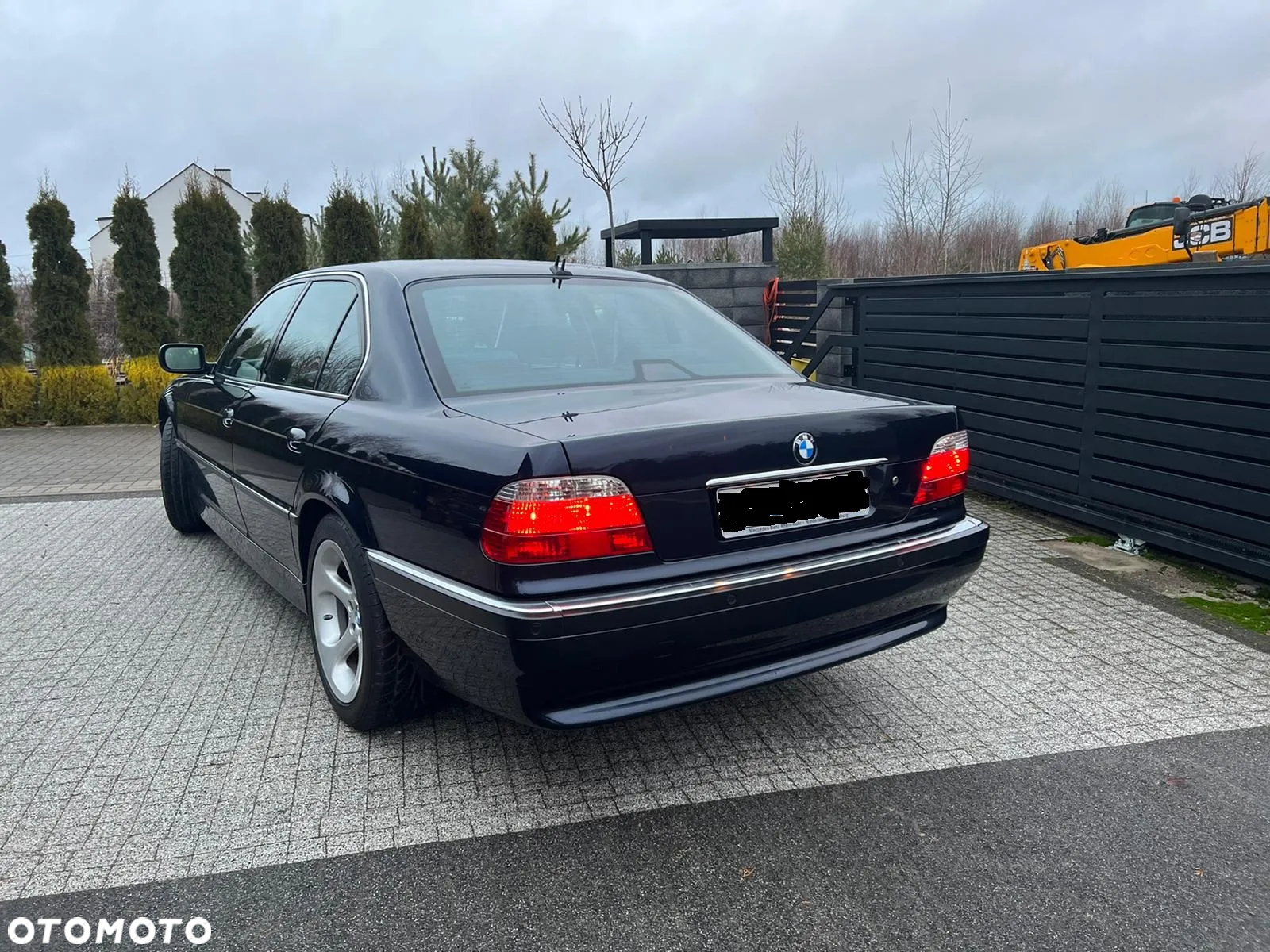 BMW Seria 7 750i - 12
