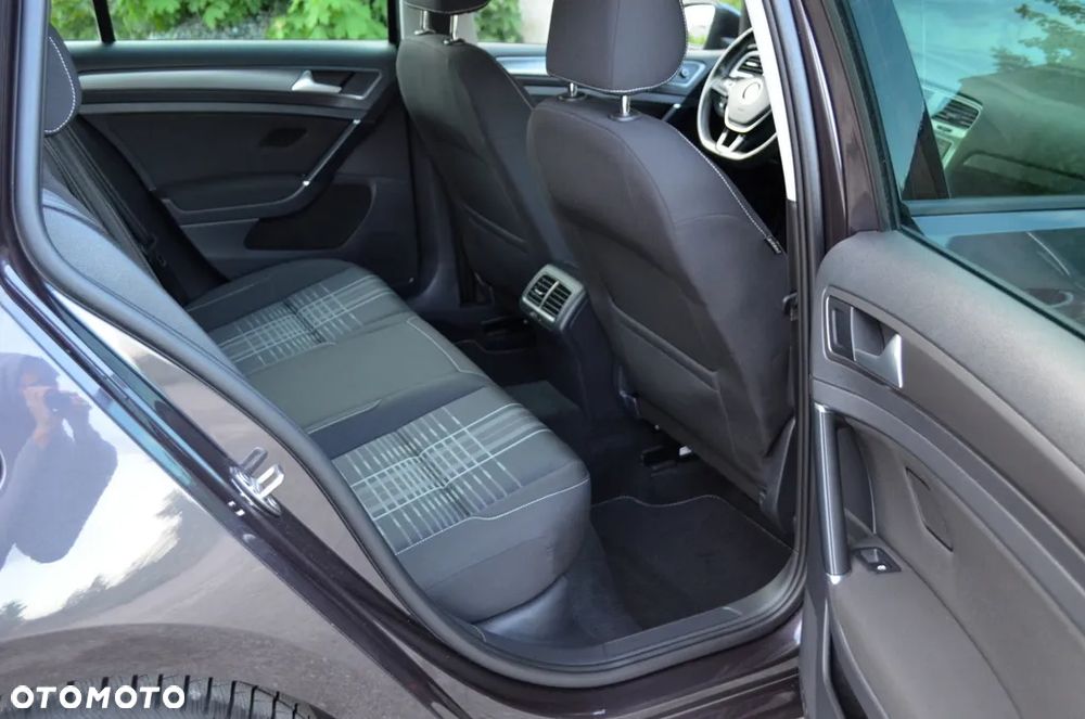 Volkswagen Golf 2.0 TDI BlueMotion Technology DSG Lounge - 23
