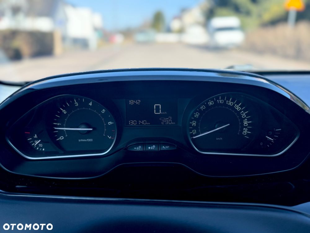 Peugeot 208 PureTech 68 Urban Move - 11