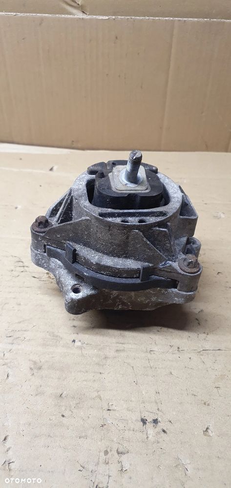 Łapa poduszka silnika lewa BMW 3 F30 F31 1.5 6859407 - 1