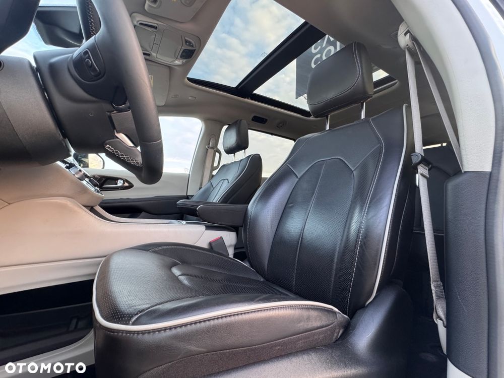 Chrysler Pacifica - 17