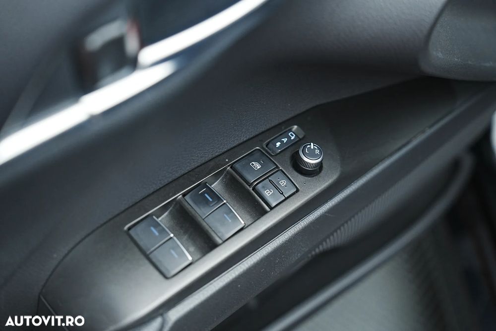 Toyota Camry Luxury - 37