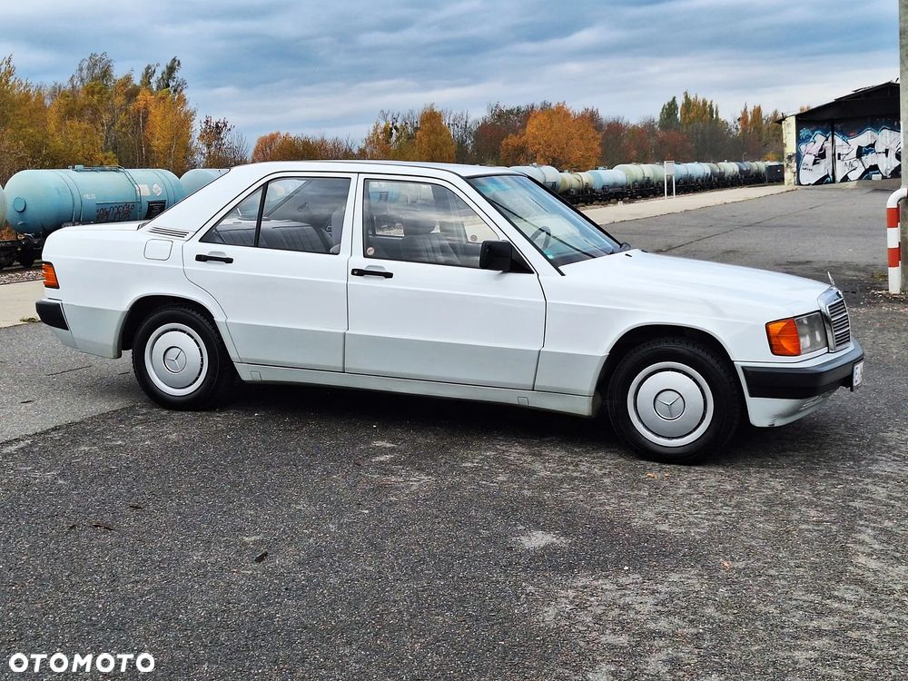 Mercedes-Benz W201 (190) - 25