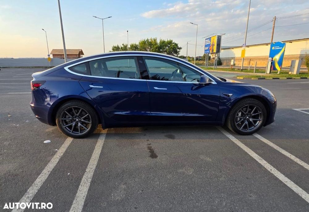 Tesla Model 3 - 8