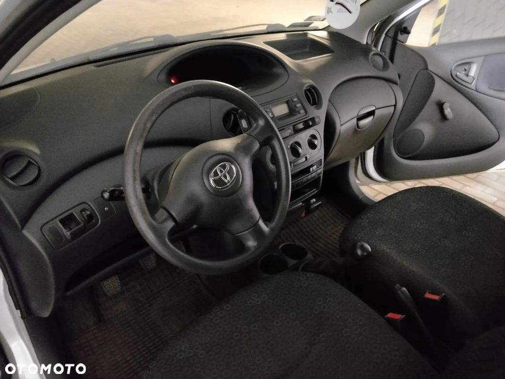 Toyota Yaris 1.0 Base - 6