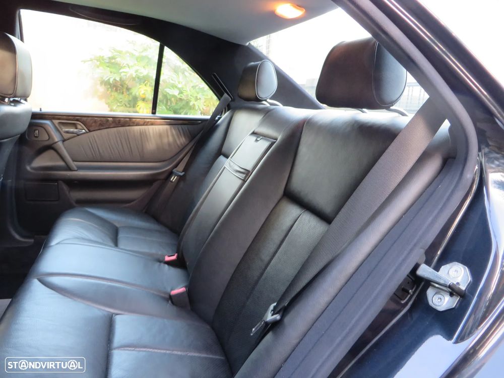 Mercedes-Benz E 250 TD Classic - 19