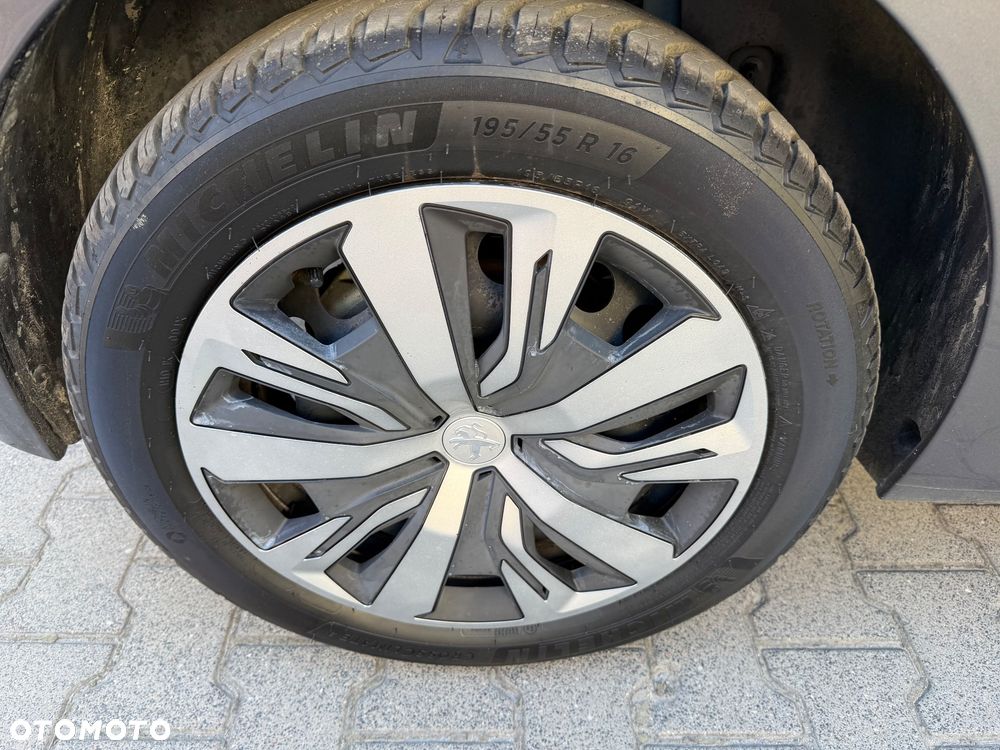 Peugeot 208 PureTech 100 Allure - 24
