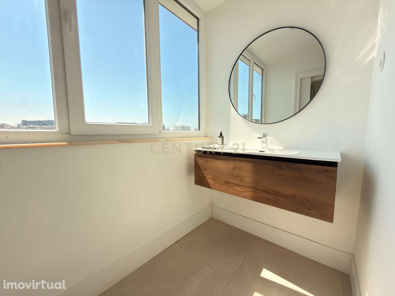 Excelente T2 Totalmente Renovado no Bairro do Rego (Praça de Espanha) - Grande imagem: 4/35