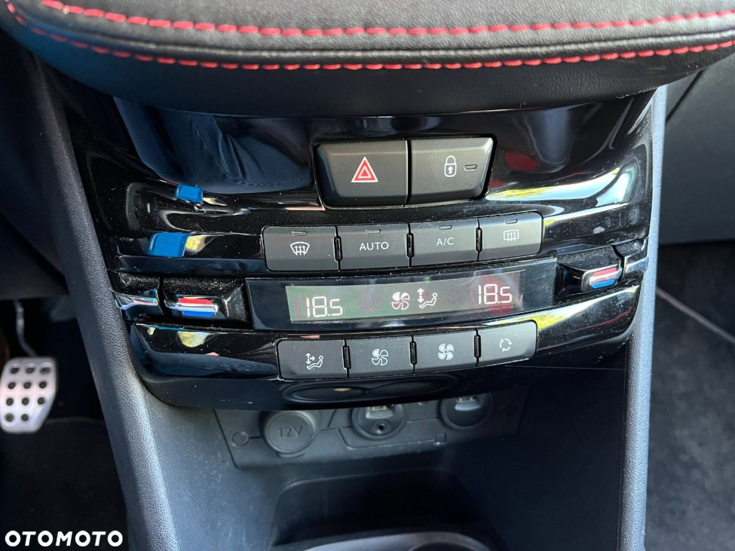 Peugeot 208 GTI 200 THP - 17
