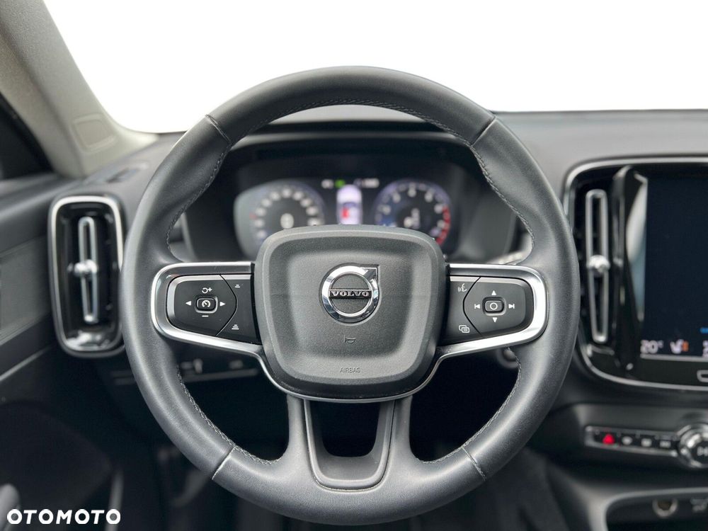 Volvo XC 40 T3 Momentum Pro - 25