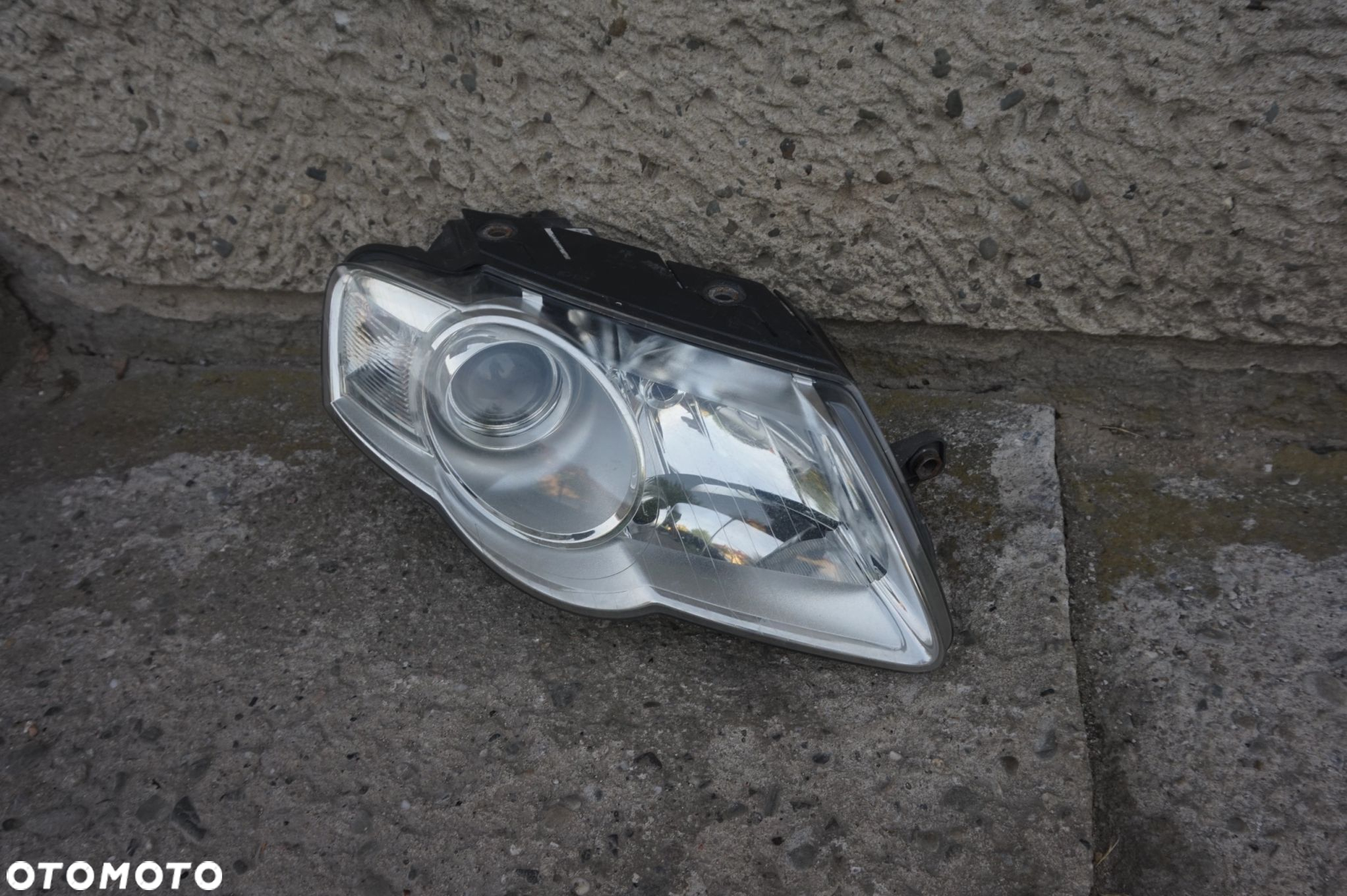 LAMPA PRZEDNIA PRAWA VW PASSAT B6 - 4