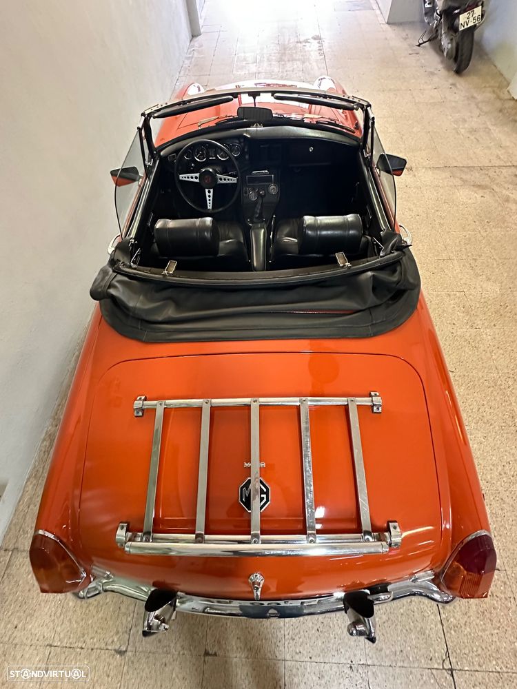 MG MGB - 23
