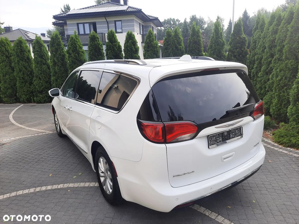 Chrysler Pacifica - 3
