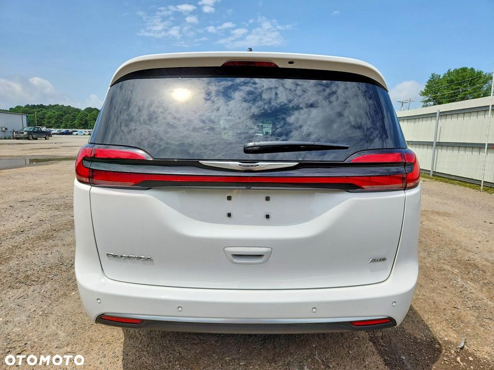 Chrysler Pacifica - 6
