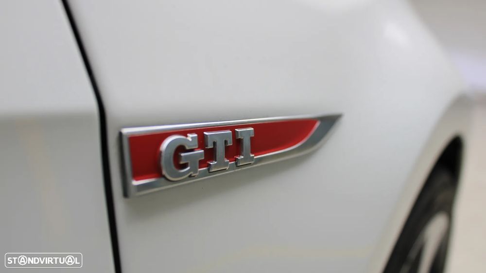 VW Golf GTI Performance BlueMotion - 24