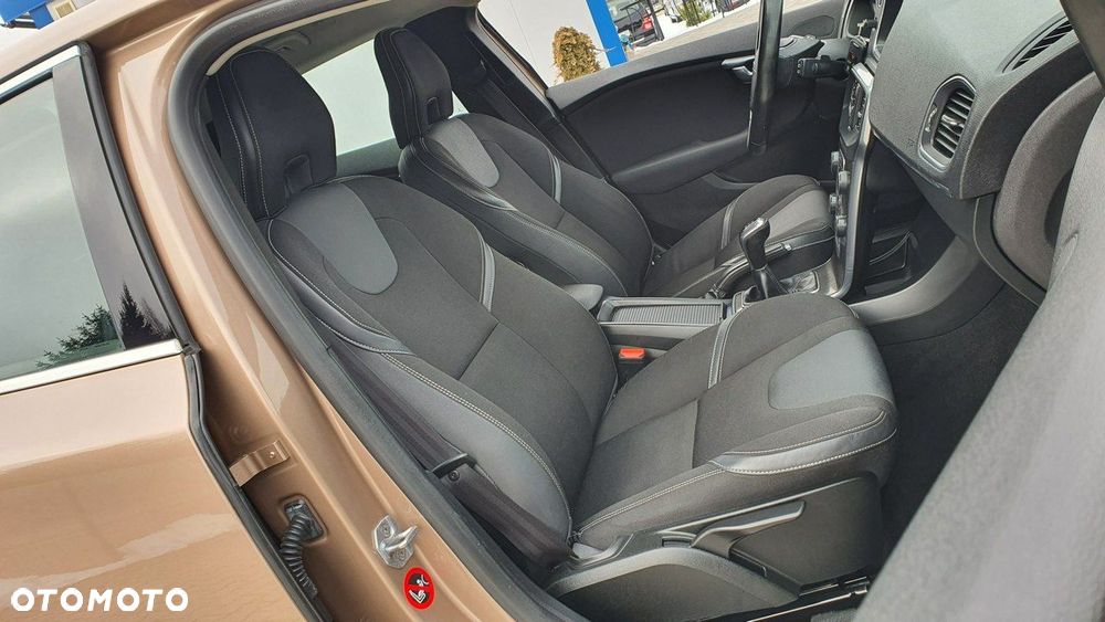 Volvo V40 D2 Momentum - 7