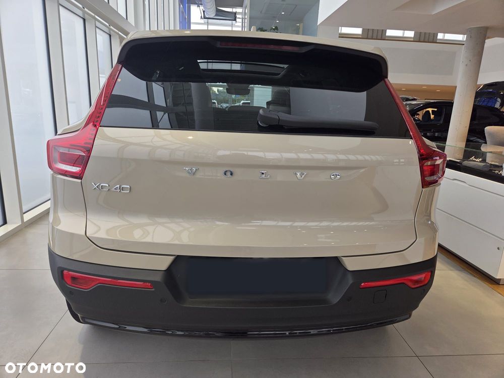 Volvo XC 40 B4 B DKG Ultimate Dark - 26