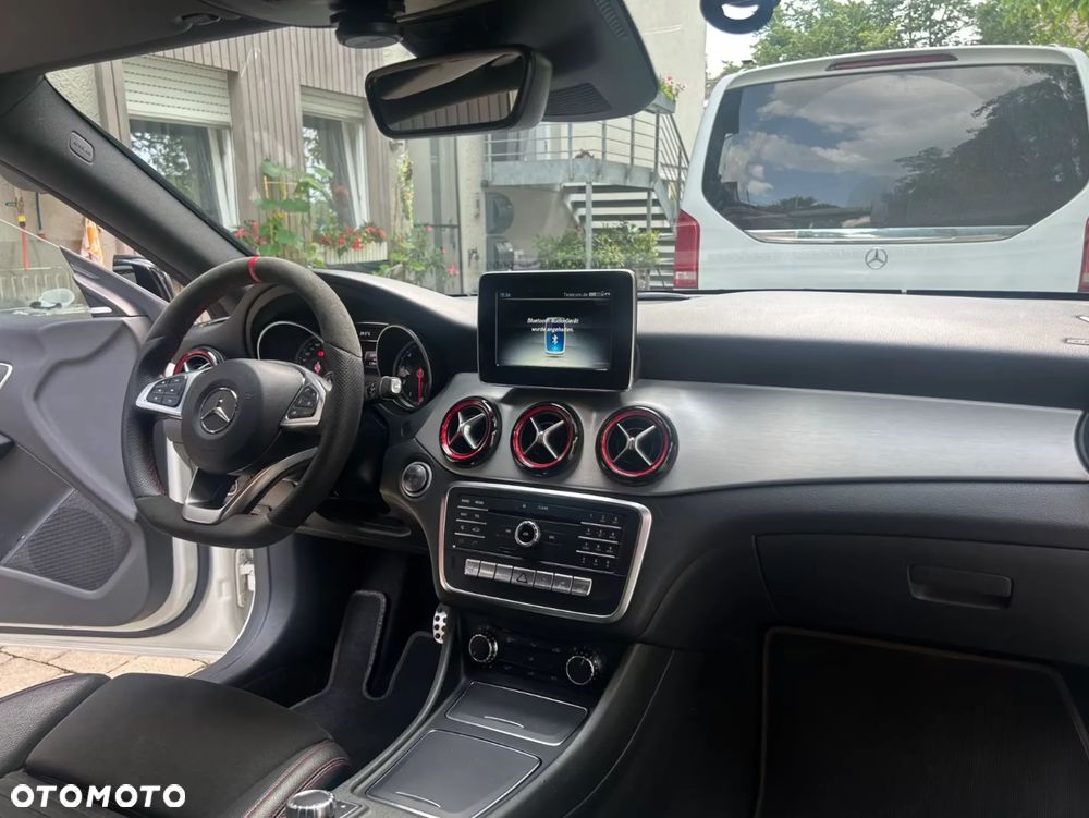 Mercedes-Benz CLA 250 4-Matic AMG Line - 8
