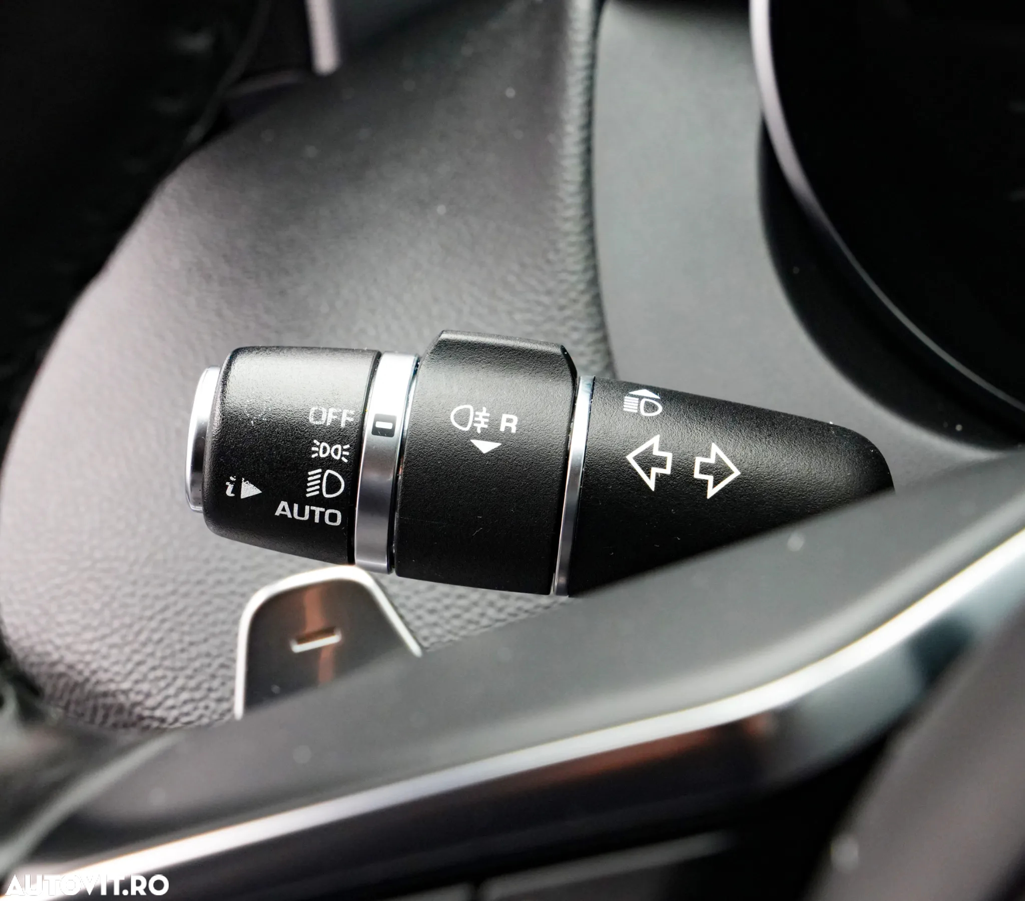 Jaguar XE 2.0 R-Sport - 30