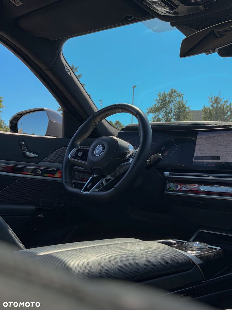 BMW Seria 7 730d xDrive mHEV - 12